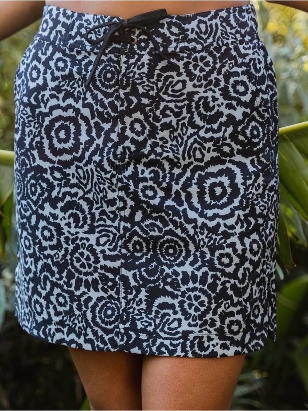 LIKE NEW Rip Skirt Hawaii Night Blooms Sport Skirt size XL